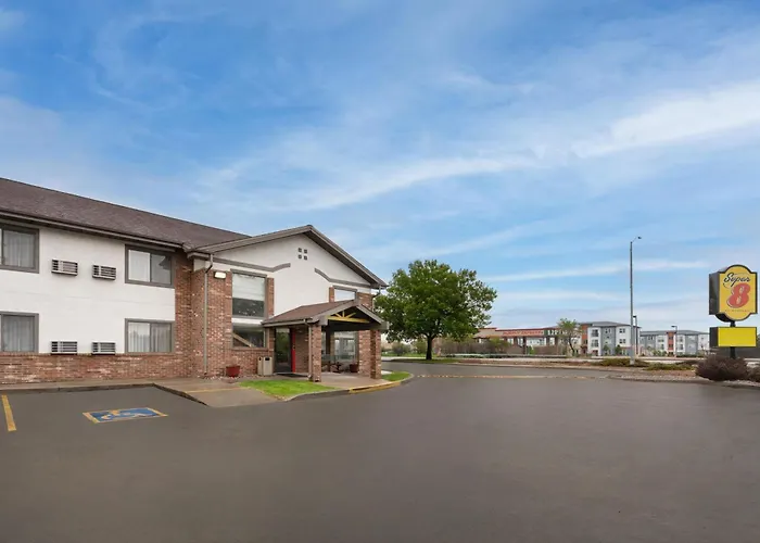 Super 8 By Wyndham Longmont/Twin Peaks