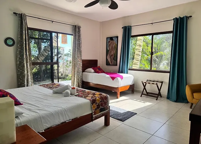 El Roble Nature Hotel & Lagoon