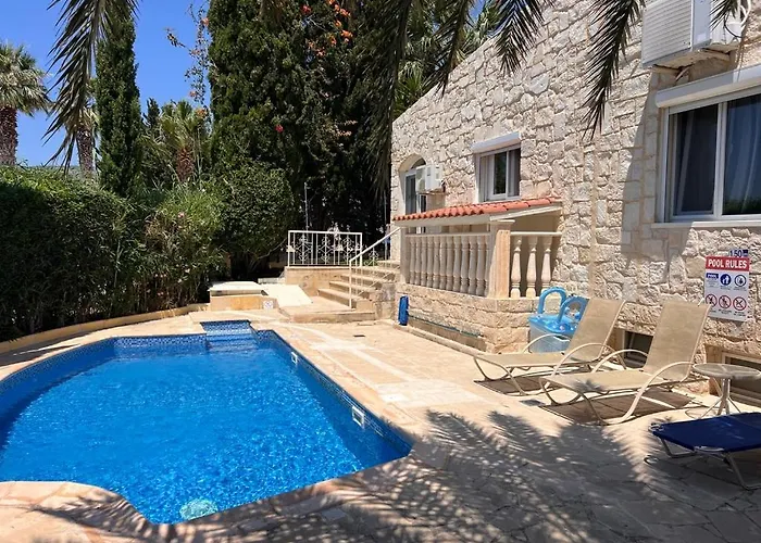 Villa Neyla Four Bedroom Coral Bay Beach Front