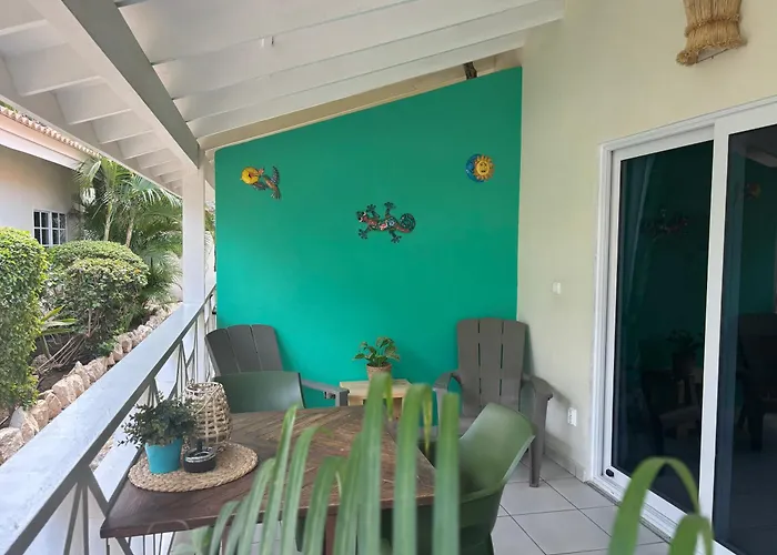 Blue Marlin Apartments, Nabij Mambo Beach