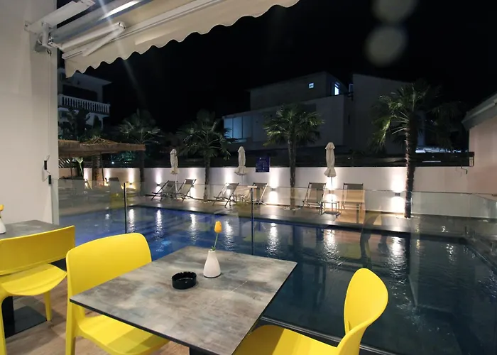 Valmar Hotel