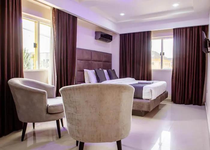 Romeneo Grand Royal Hotel