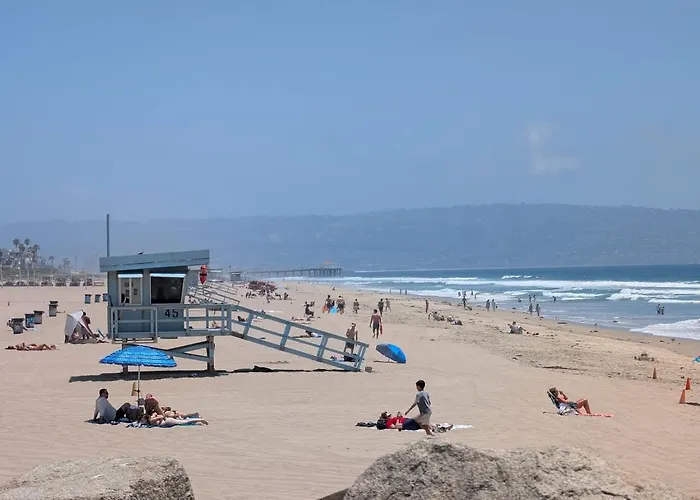Downtown Manhattan Beach 3 Bed Townhouse Parking