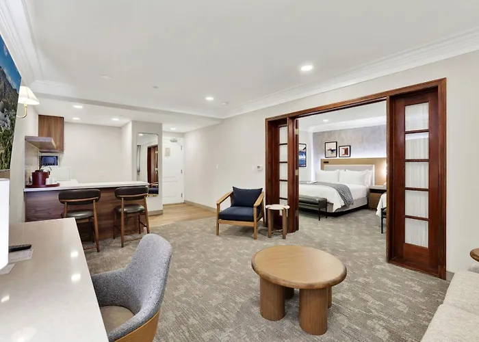 Best Western Plus Sunset Plaza Hotel