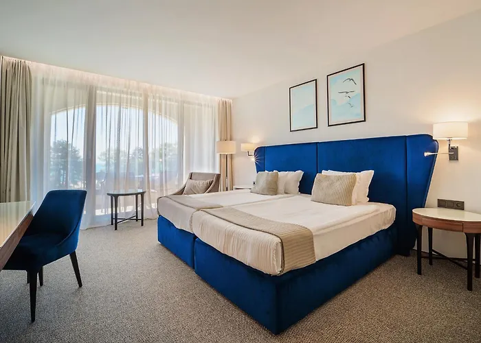 Astor Garden Hotel