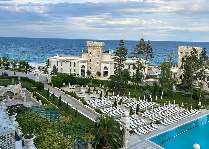 Astor Garden Hotel