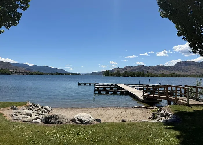 Lakefront Townhouse Family Complex, Popular Wine Country And The Best Golfing