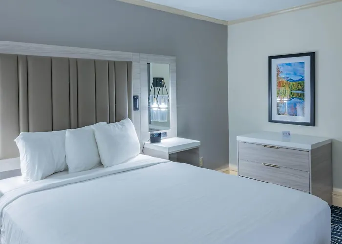 Inn On The Square, An Ascend Collection Hotel