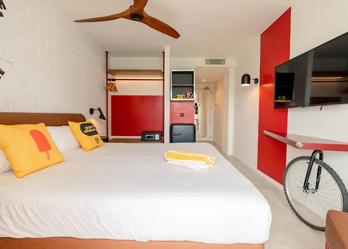 Ryans Lolas Ibiza - Adults Only