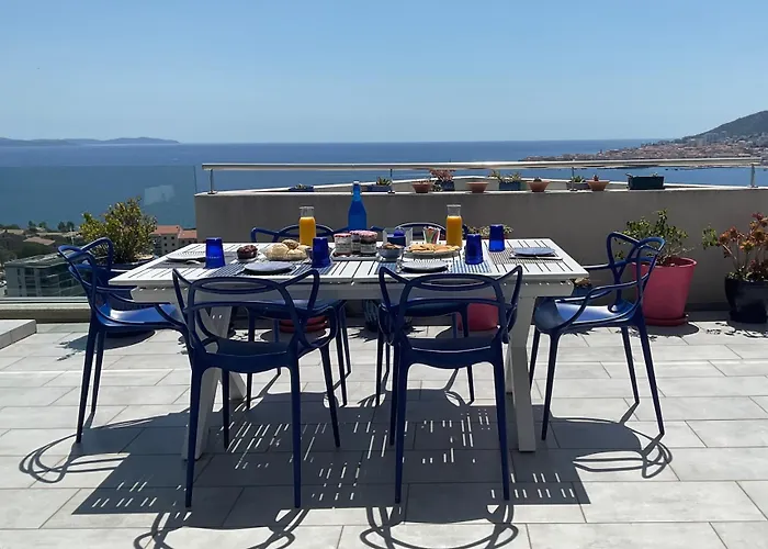 Suite de 2 chambres d'hôtes, proche port&aéroport, vue mer&montagne, climatisation, petit-déjeuner et parking inclus