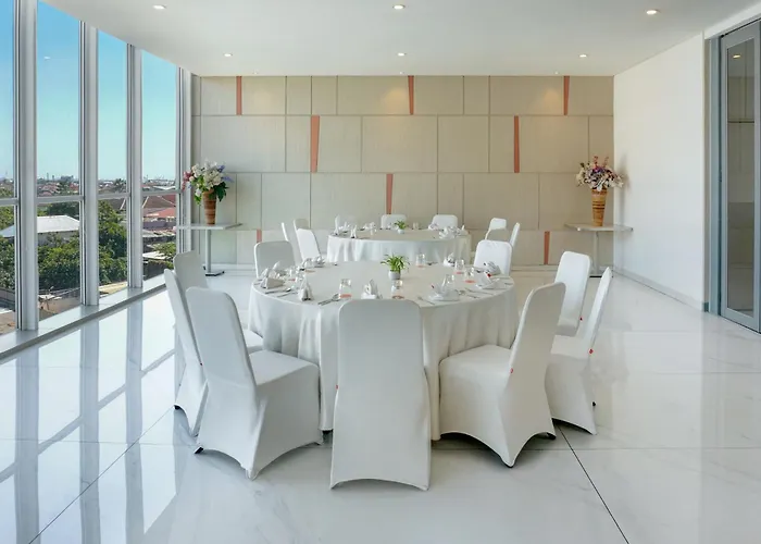 Harris Hotel & Conventions Bundaran Satelit Surabaya