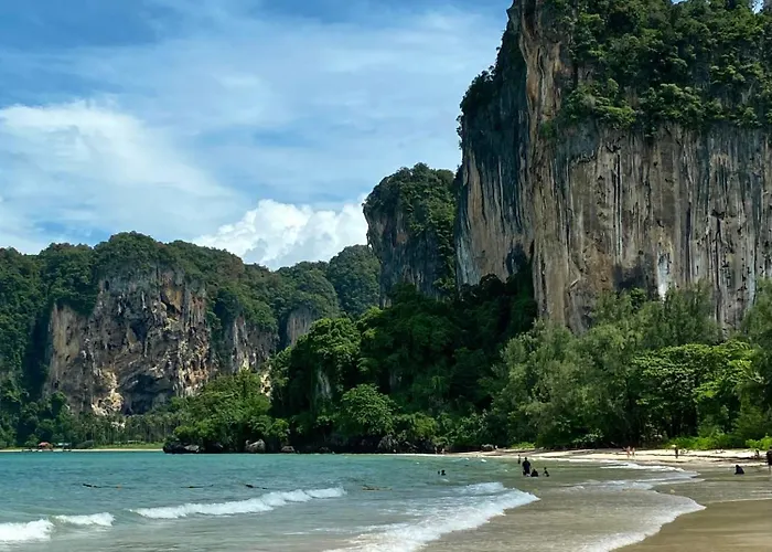 Nomads Ao Nang Party Hostel 18-35 Years Old Only