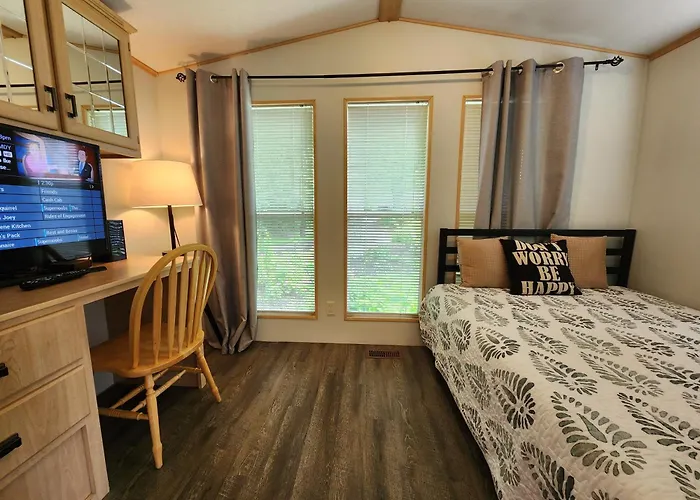 2 Bedroom Cottage With Lake View At Sherkston Resort, Sleep 6
