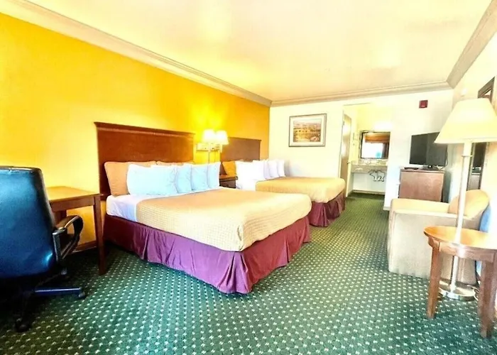 Cloverdale Wine Country Inn And Suites