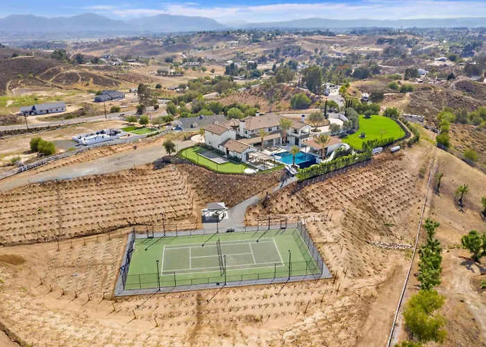 Vaquero By Fieldtrip Modern Wine Country Resort