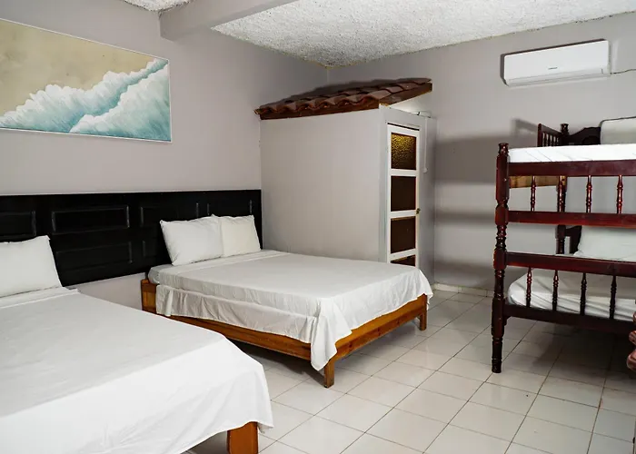 Hotel Y Restaurante Leones Marinos