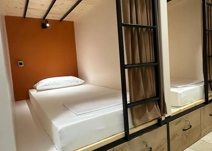 Queen-V Hostel