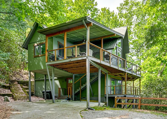 Blue Ridge Pkwy View & Deck: Brevard Home!