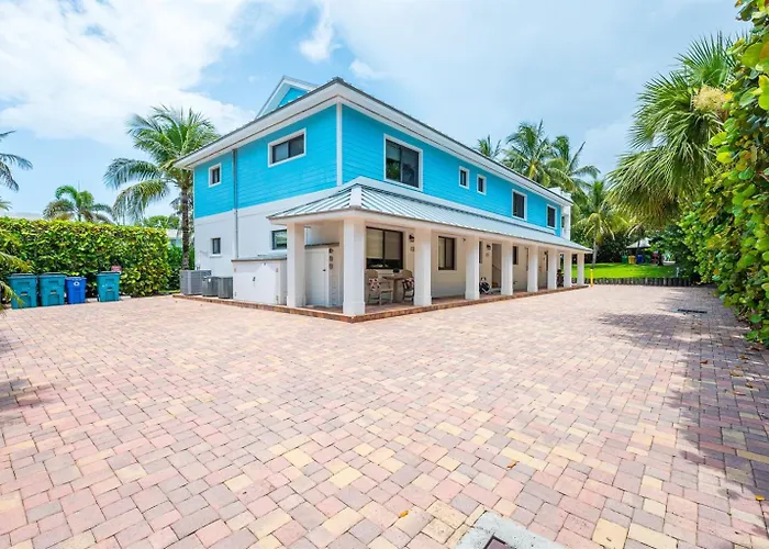 Designer Beachside Serenity Steps To The Beach!