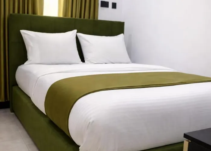 Opulent Oasis Hotels And Apartment