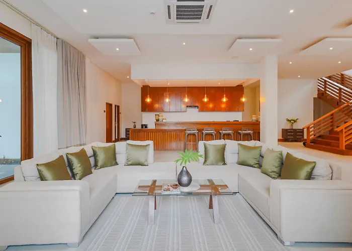 The Tropics At Macarthur Park Resort And Convention Center
