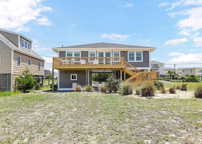 Charming 3 Bedroom House With Views Of The Ocean And The Sound