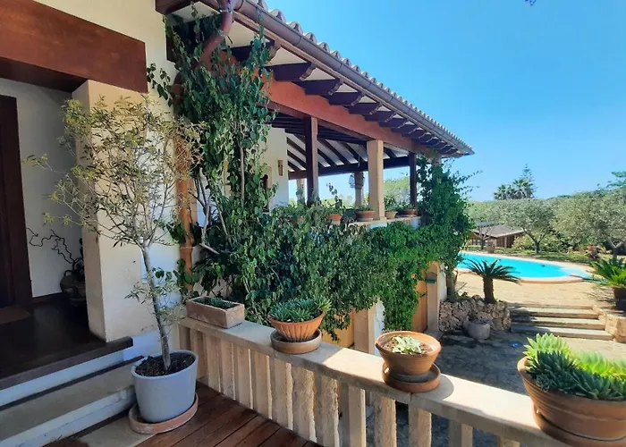 Charming Villa By The Sea