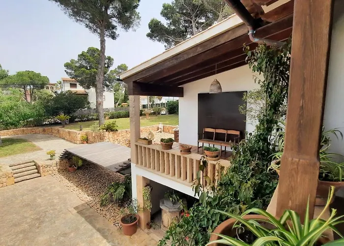 Charming Villa By The Sea