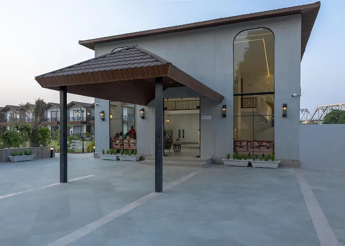 Aayovea Resort Ayodhya Near Ram Mandir & Saryu River