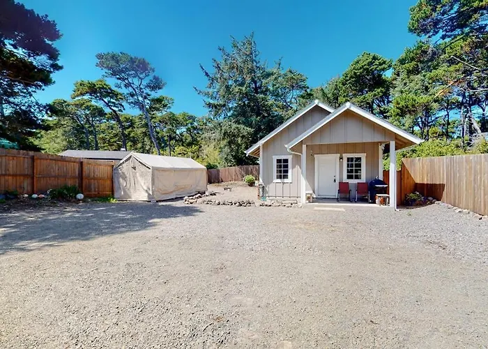 Private Quiet Dog-Friendly Home With Firepit Quarter Mile From Heceta Beach
