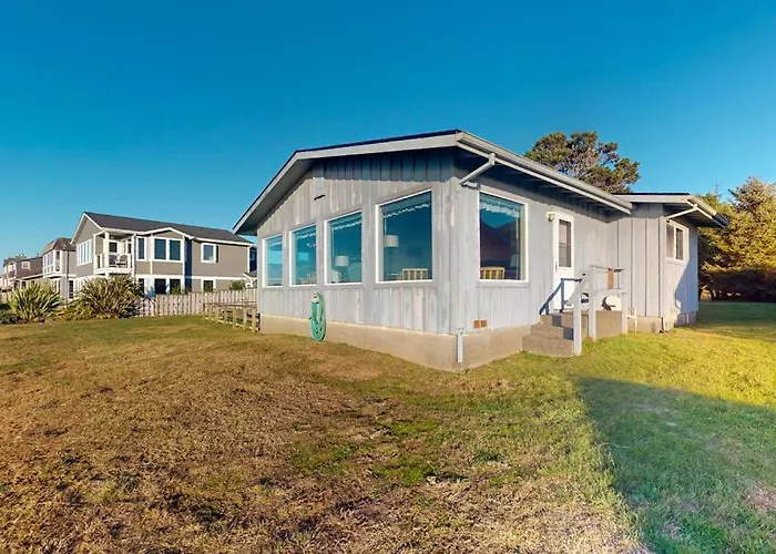 Dog-Friendly Cottage On The Bluff With Unobstructed Ocean Views