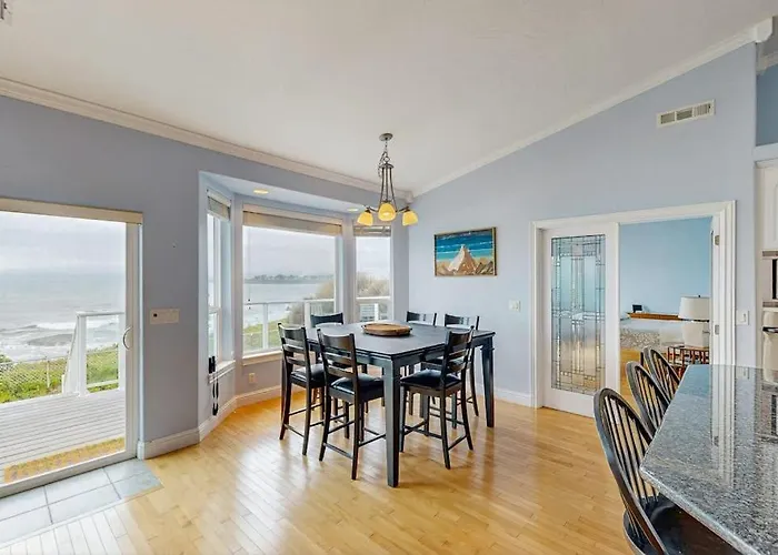 Oceanfront Home With Outdoor Dining Wifi Fireplace Gas Grill Washer & Dryer