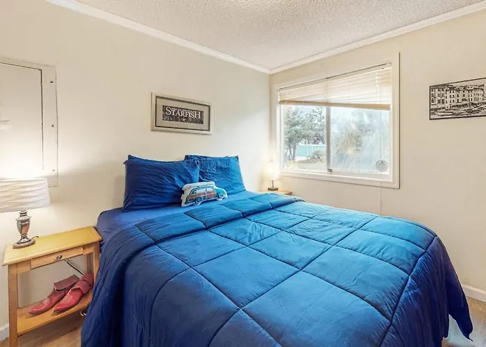 Elegant Home With Stunning Ocean Views & Dog Friendly