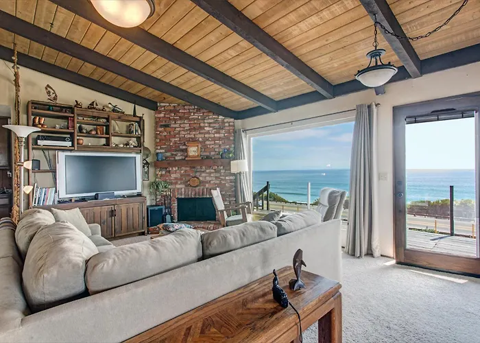 Catch Some Waves! Panoramic Ocean Views!- Cardiff Surfer