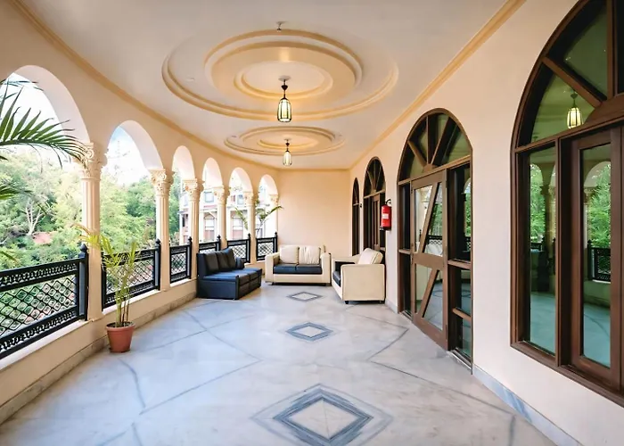 Goyal Hotelirs - Hotel Tara Palace Near Tajmahal East Gate, Agra