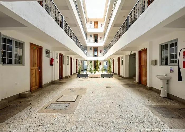Miriam Inn, Chaka
