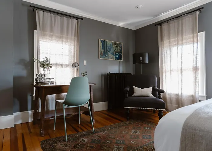 The Lindsey Hotel