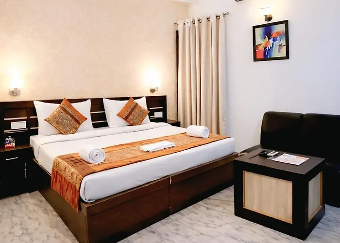 Goyal Hotelirs - Hotel Tara Palace Near Tajmahal East Gate, Agra