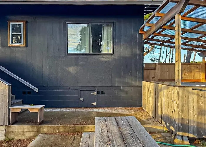 Florence Oceanfront Escape Where Cozy Meets Coastal Charm