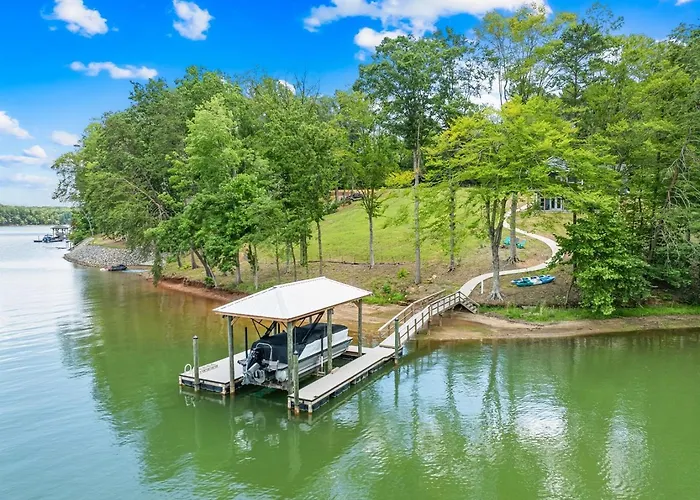 Luxury Lakefront Home, Games, Kayaks, 2 King Beds