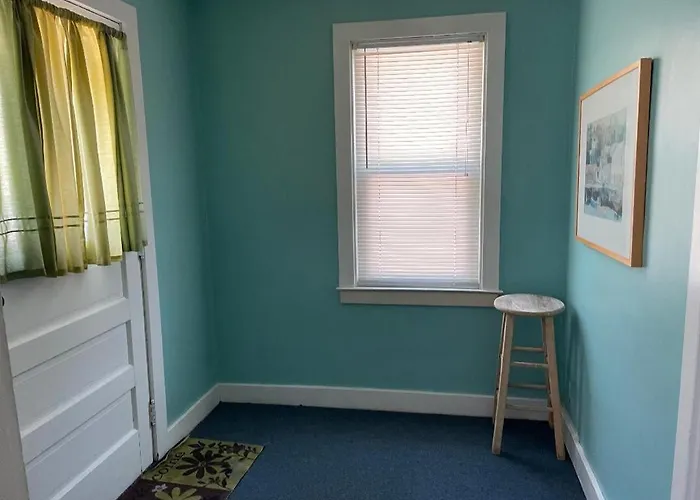 Cozy Apartment Steps From The Beach - The Ethan