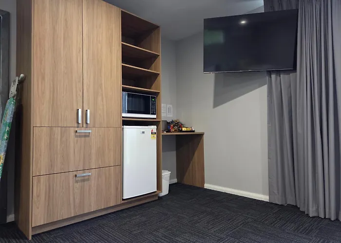 Hive Hotel, Moruya