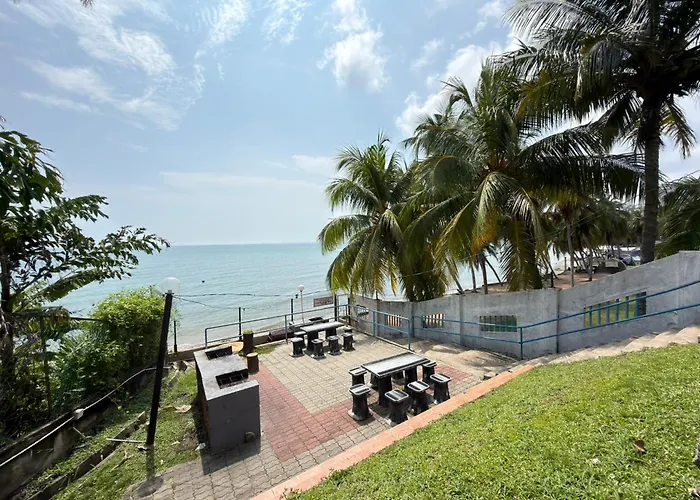 Newly Renovated Comfy Beachfront View At Seri Bulan Port Dickson