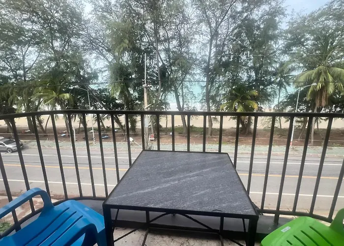 Sammy Seaview: Beachfront Golden Elephant at Mae Ramphueng