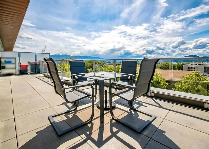 180 Mt View Huge Balcony 2Br 3Beds 2Bath 2Parkings Penthouse
