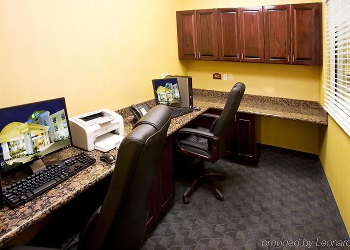 Holiday Inn Express Hotel And Suites Falfurrias