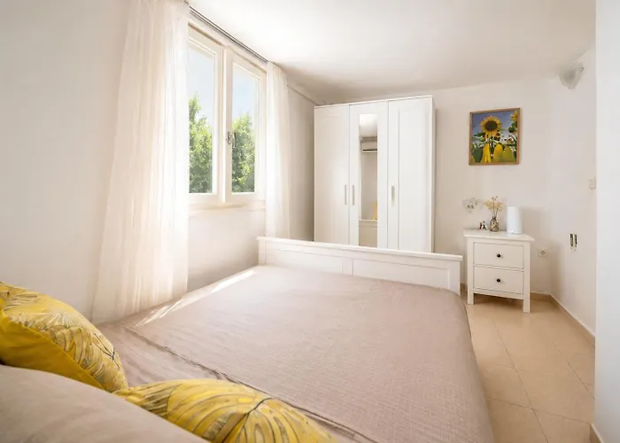 Little Villa - Walk To The Beach