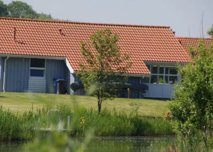 6 Personen Ferienhaus mit privatem Bootsteg, direkter Seelage, Kanu, Whirlpool und Sauna in Otterndorf
