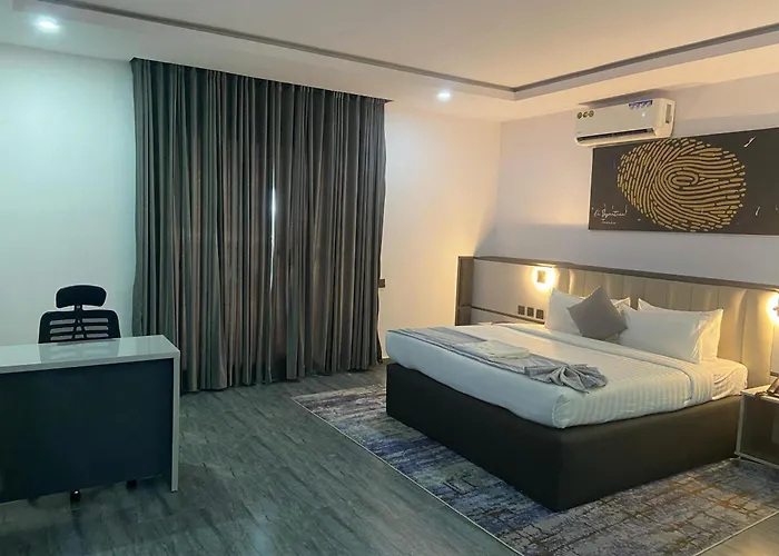 De Signature Tower Hotel & Suites