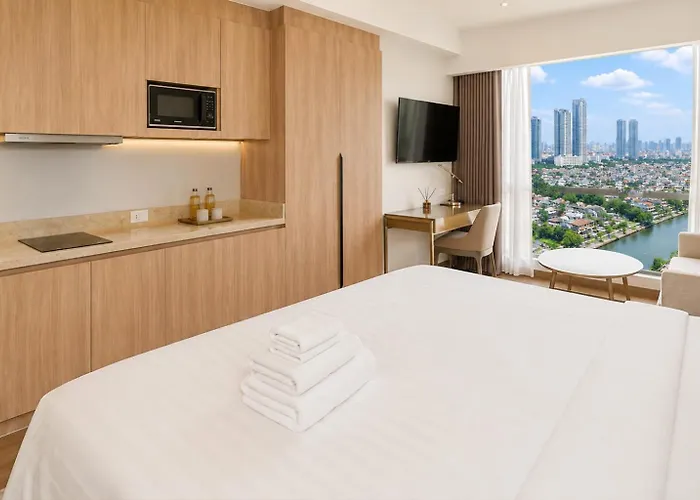 Light Premium Suites, Novotel Acqua Manila near Makati